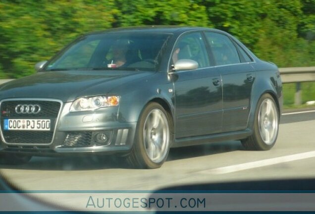 Audi RS4 Sedan