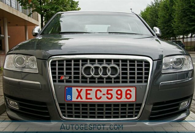 Audi S8 D3