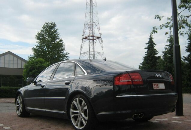 Audi S8 D3