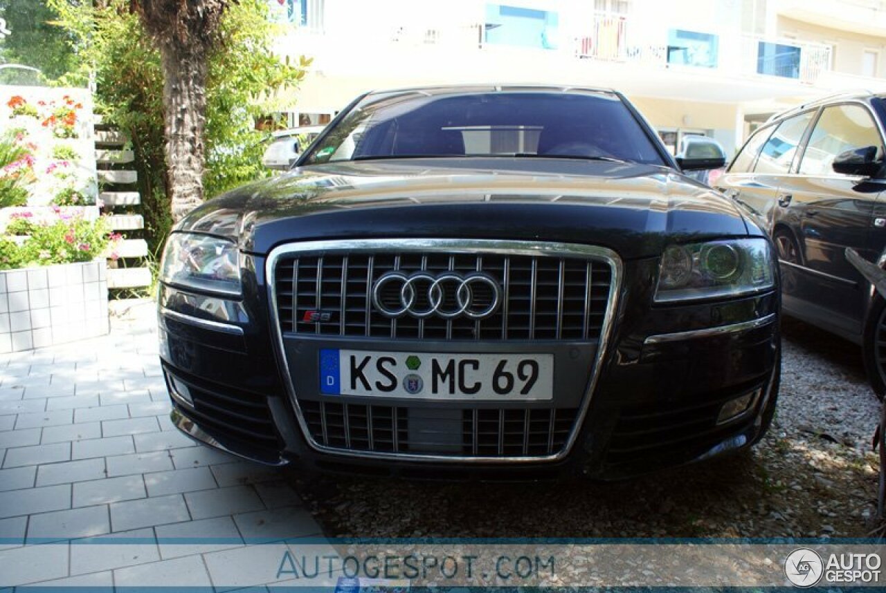 Audi S8 D3