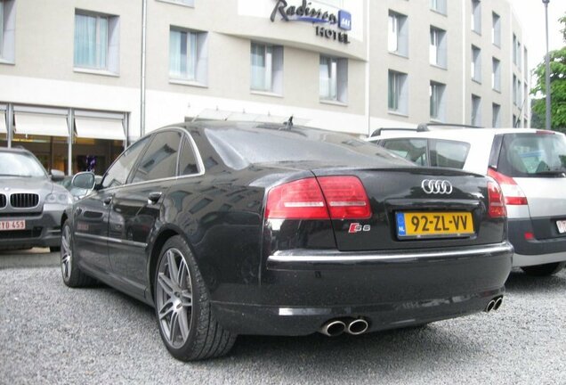 Audi S8 D3