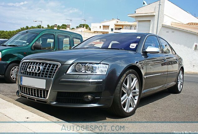 Audi S8 D3