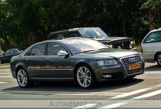 Audi S8 D3