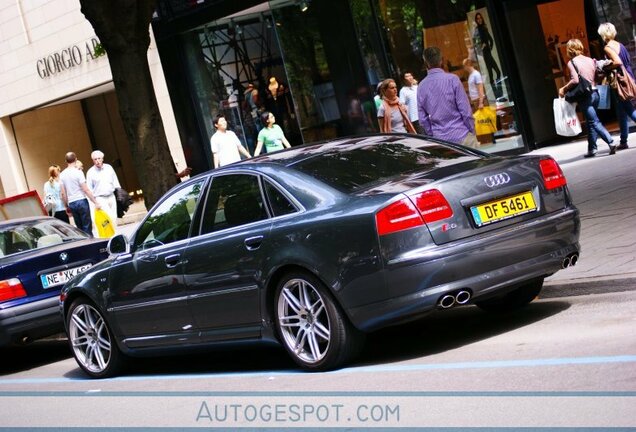 Audi S8 D3