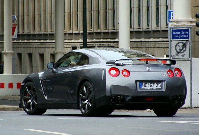 Nissan GT-R