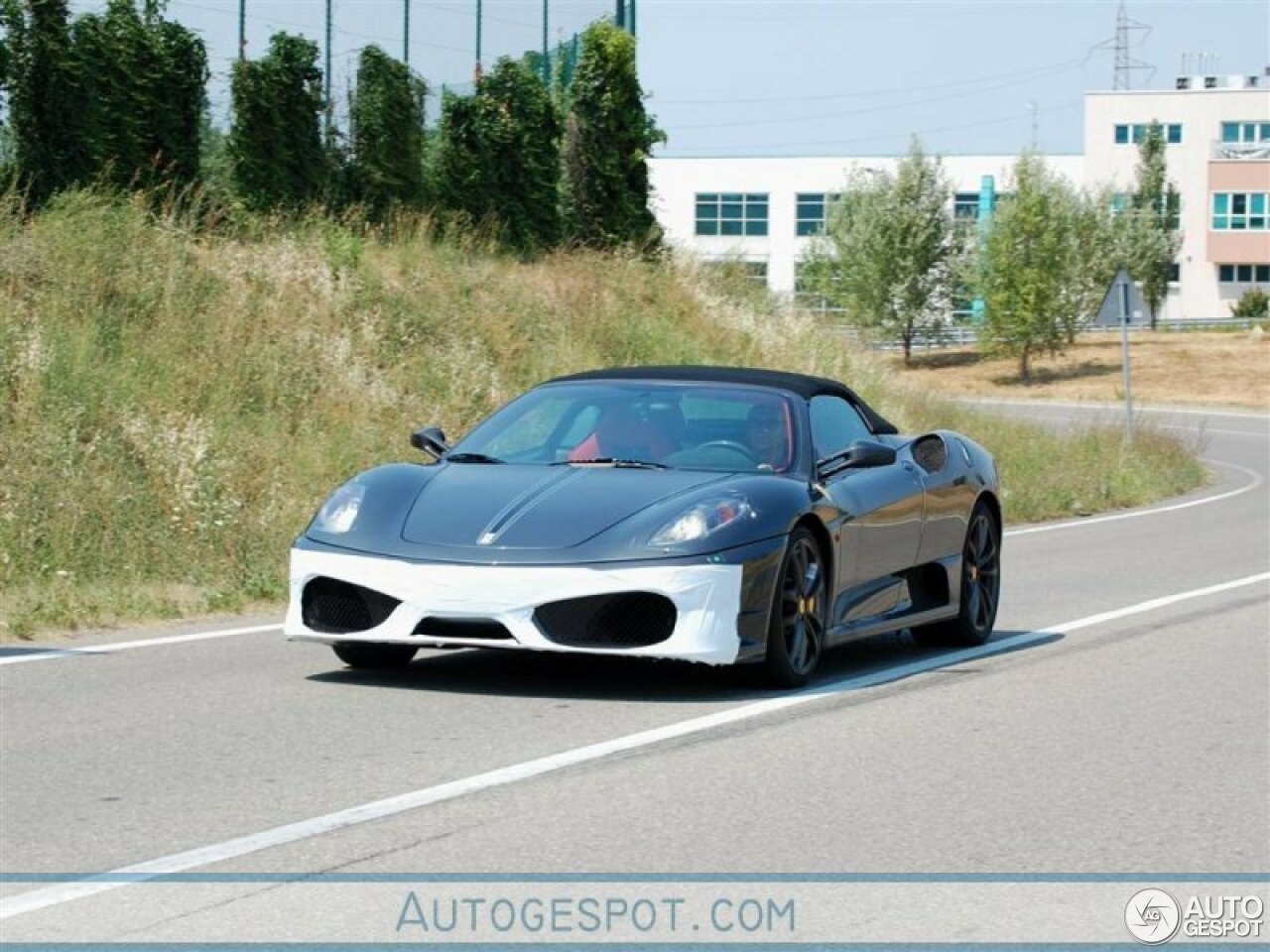 Ferrari Scuderia Spider 16M