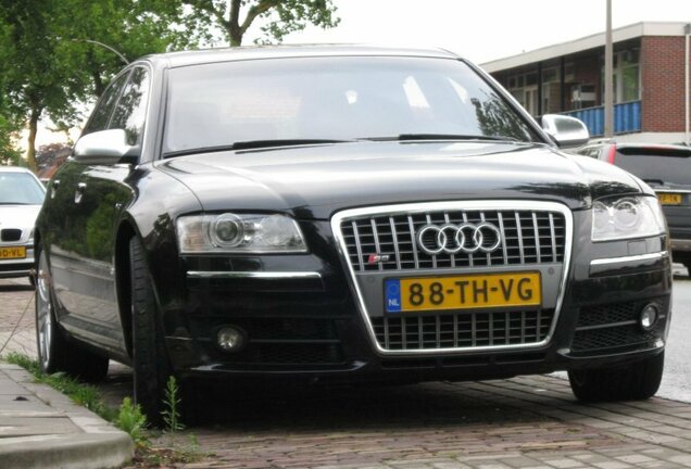 Audi S8 D3