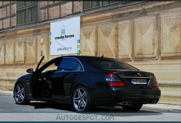 Mercedes-Benz S 65 AMG V221