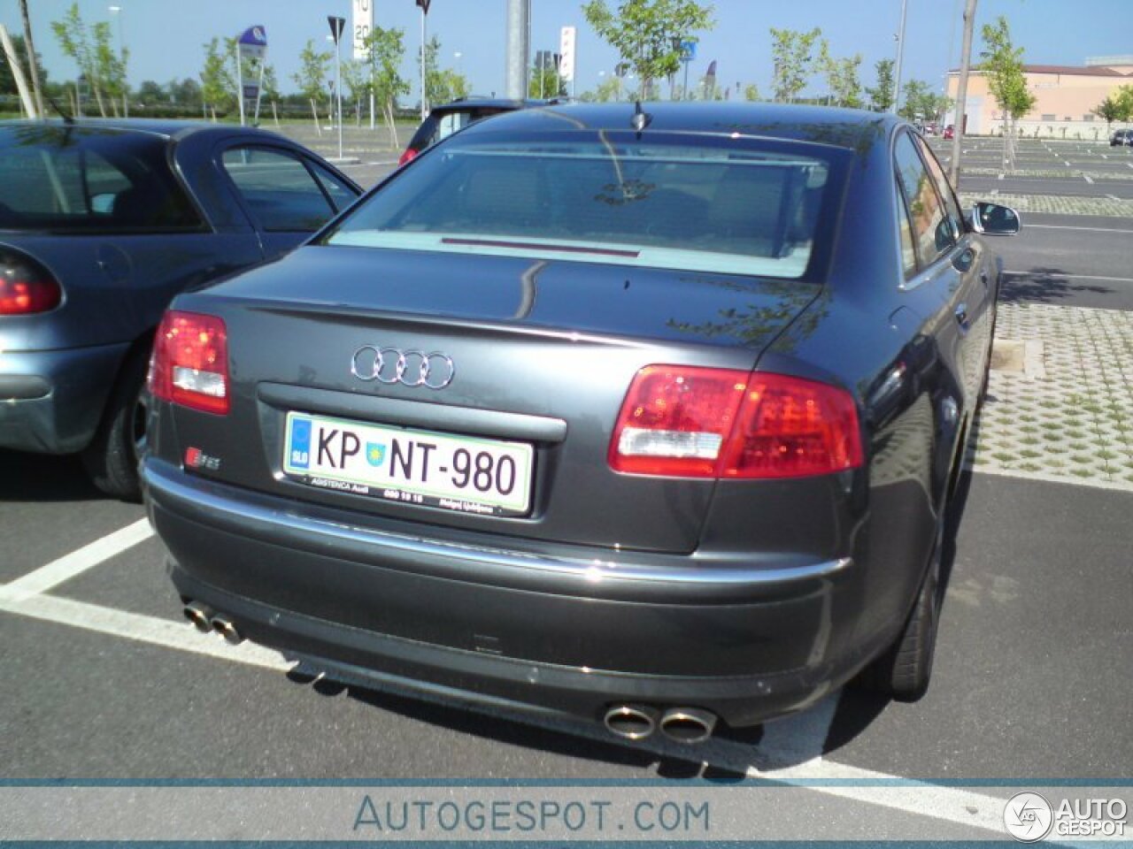 Audi S8 D3