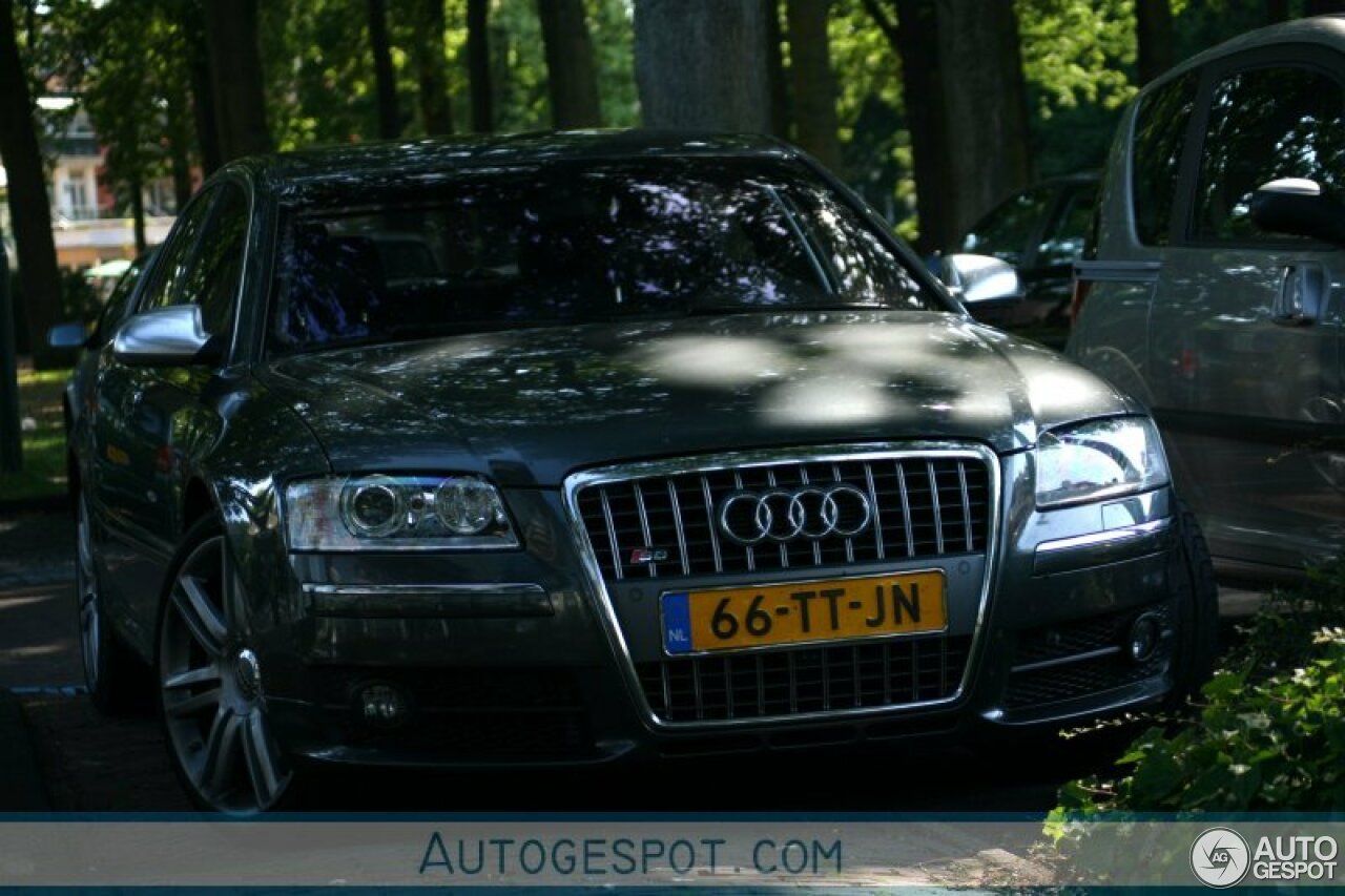 Audi S8 D3