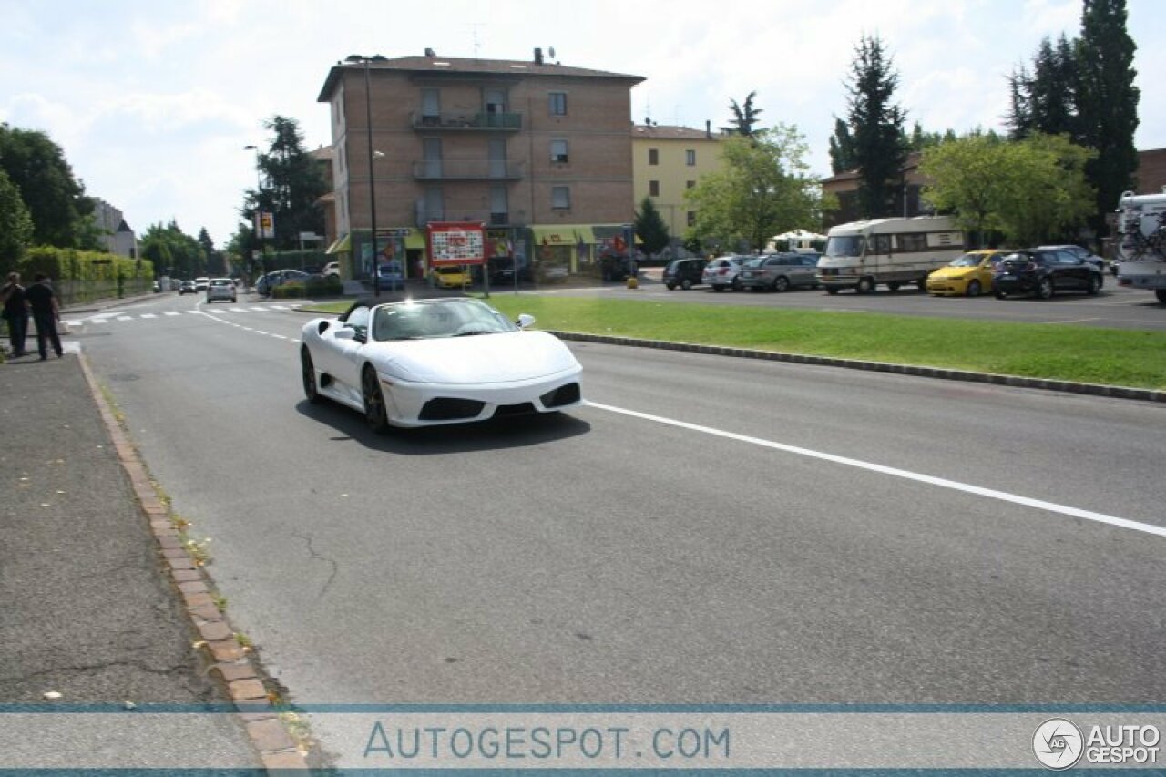 Ferrari Scuderia Spider 16M