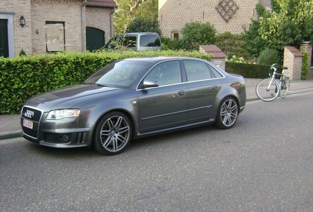 Audi RS4 Sedan