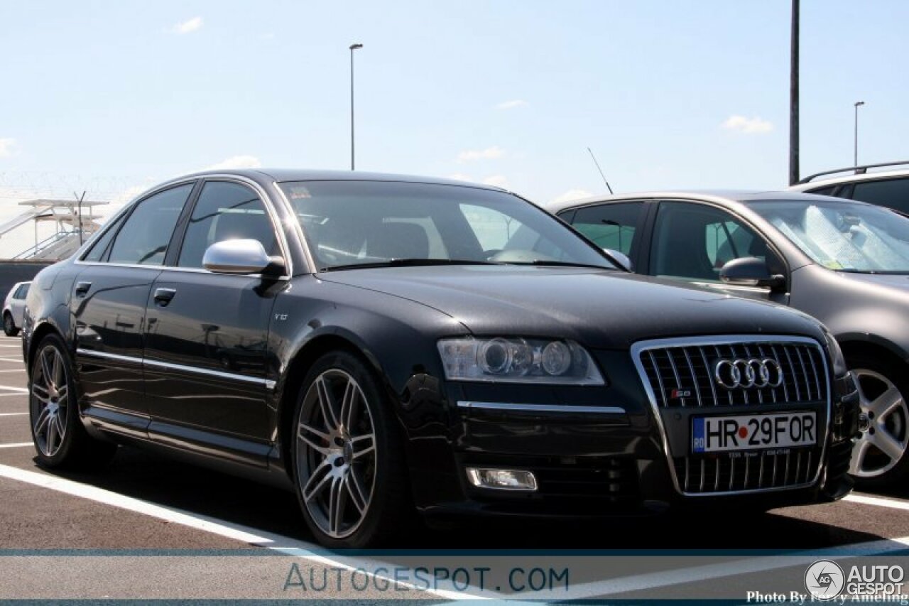 Audi S8 D3