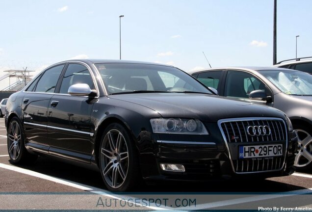 Audi S8 D3