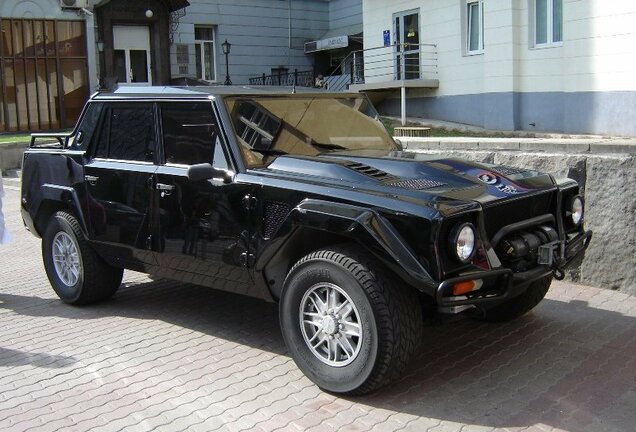 Lamborghini LM002