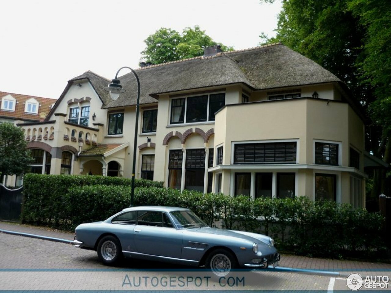 Ferrari 330 GT 2+2 Series II