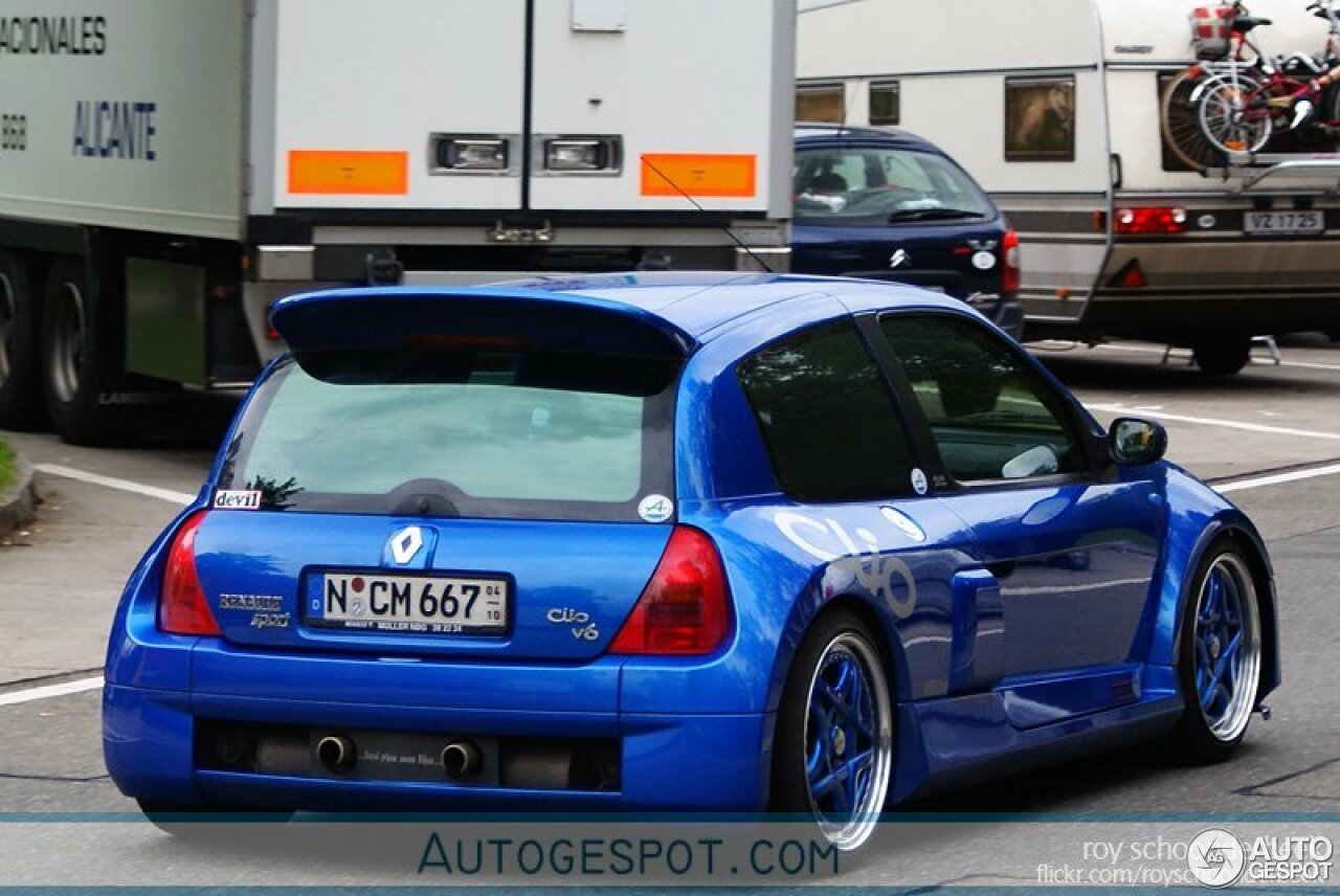 Renault Clio V6