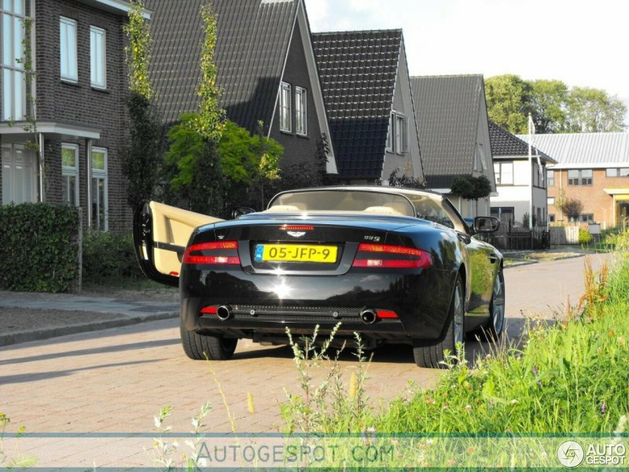 Aston Martin DB9 Volante