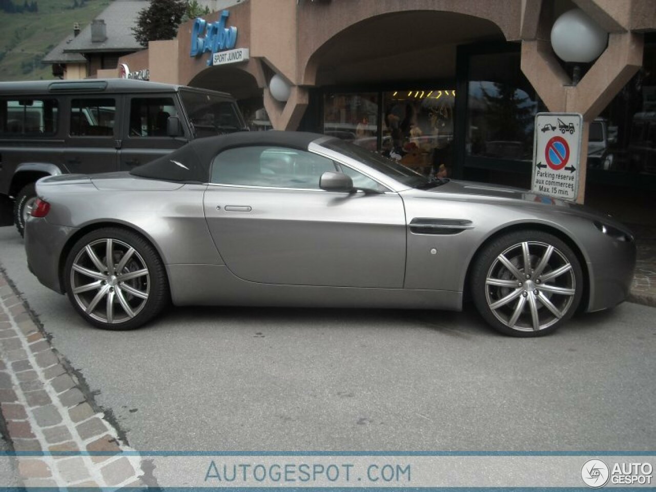 Aston Martin V8 Vantage Roadster