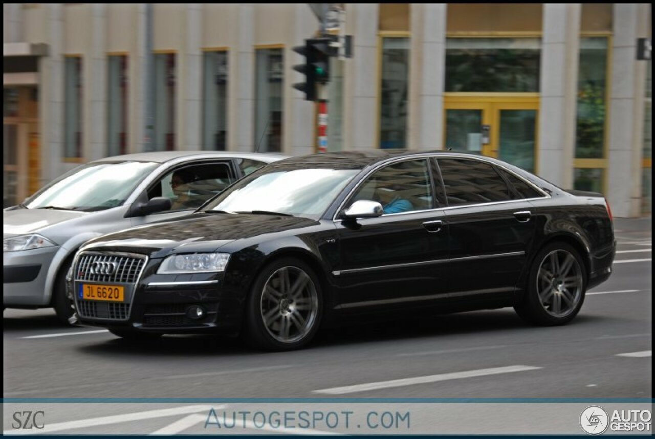 Audi S8 D3