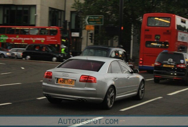 Audi S8 D3