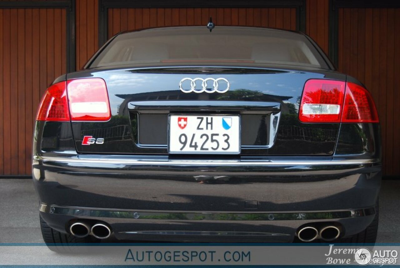 Audi S8 D3