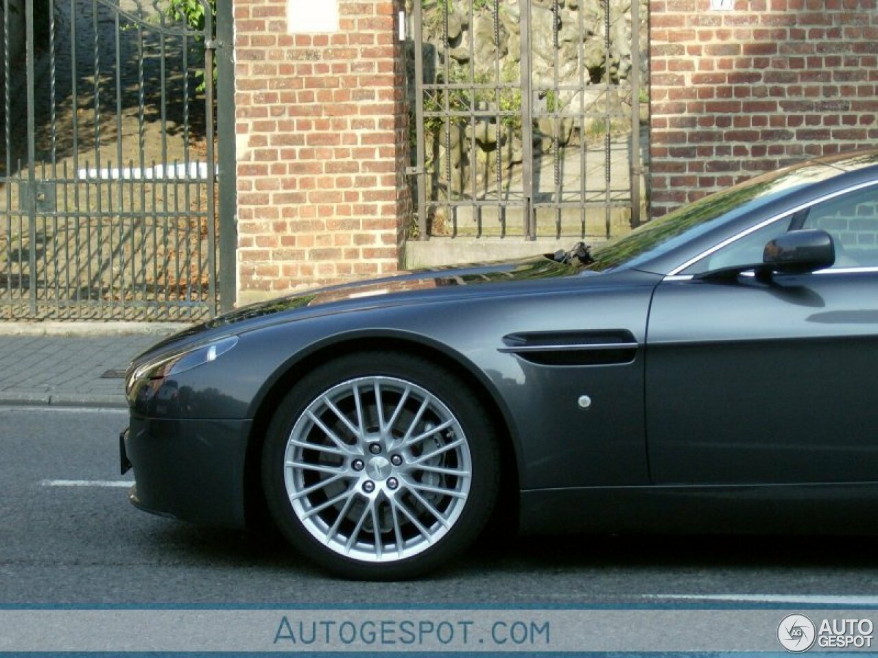 Aston Martin V8 Vantage