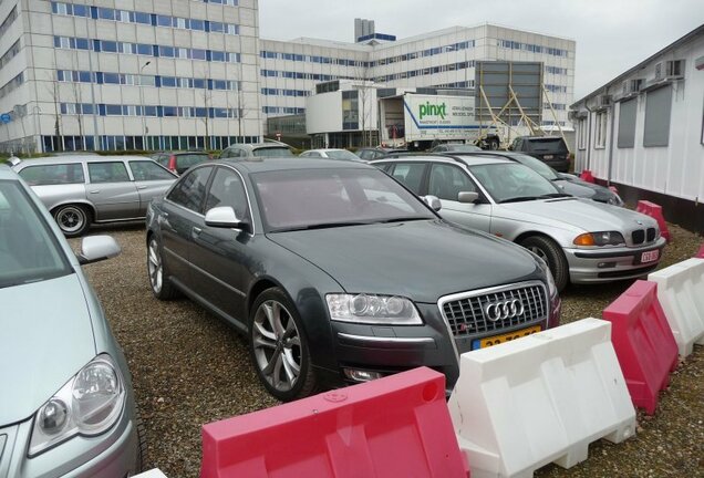 Audi S8 D3