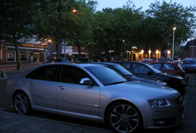 Audi S8 D3