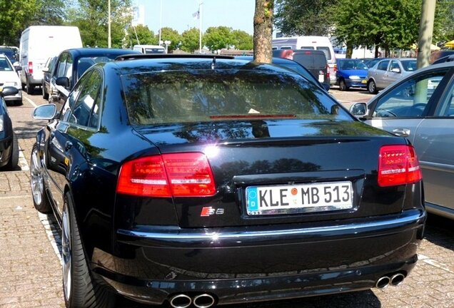 Audi S8 D3