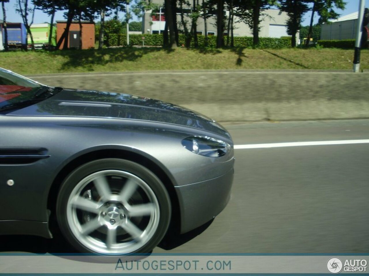 Aston Martin V8 Vantage Roadster