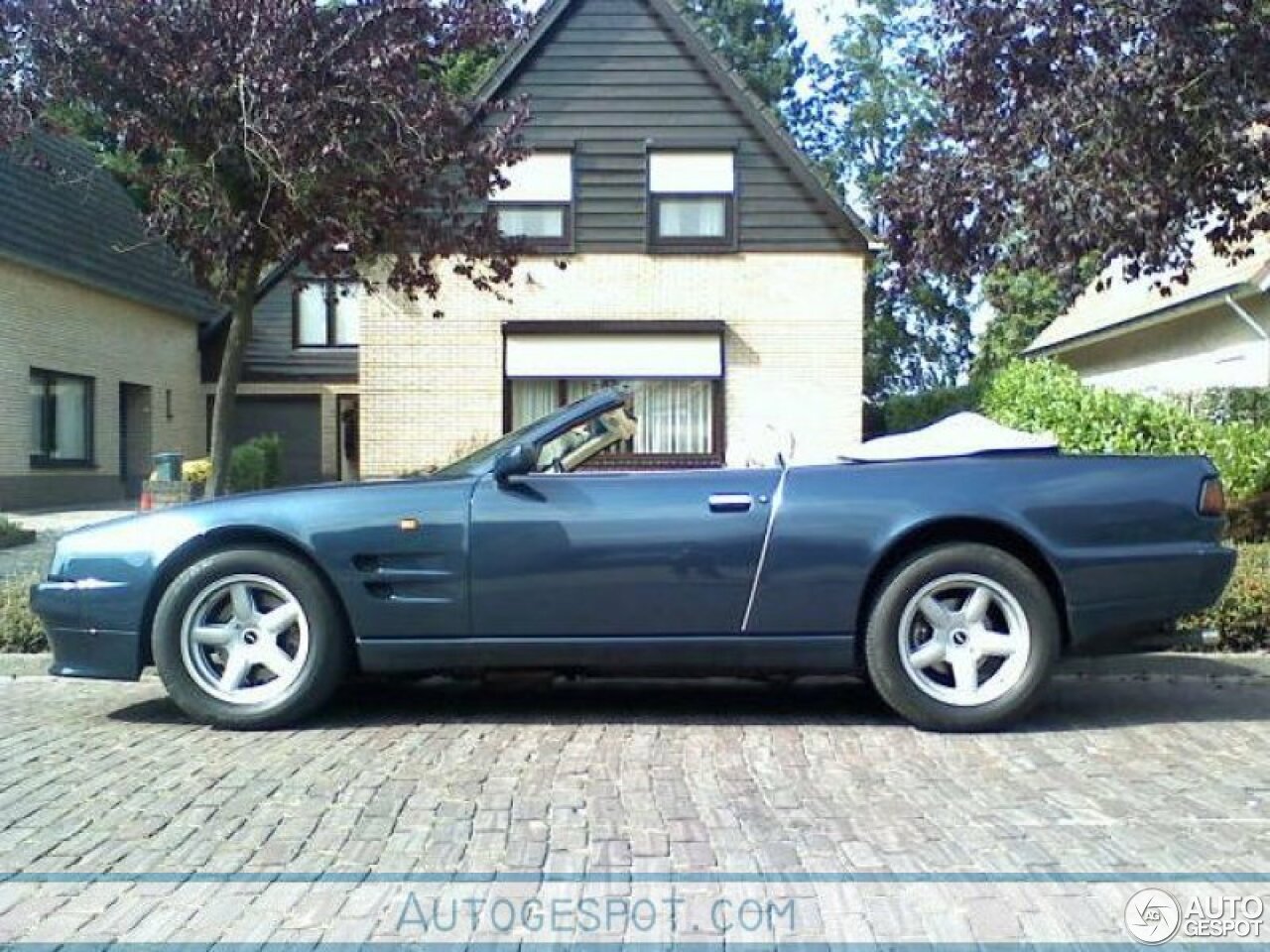 Aston Martin Virage Volante