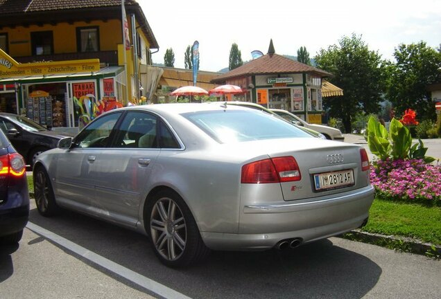 Audi S8 D3