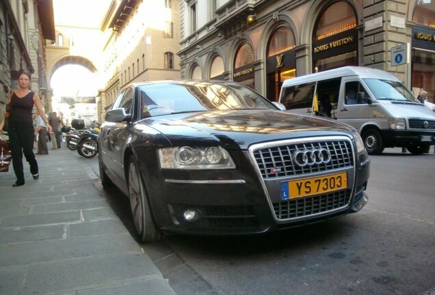 Audi S8 D3