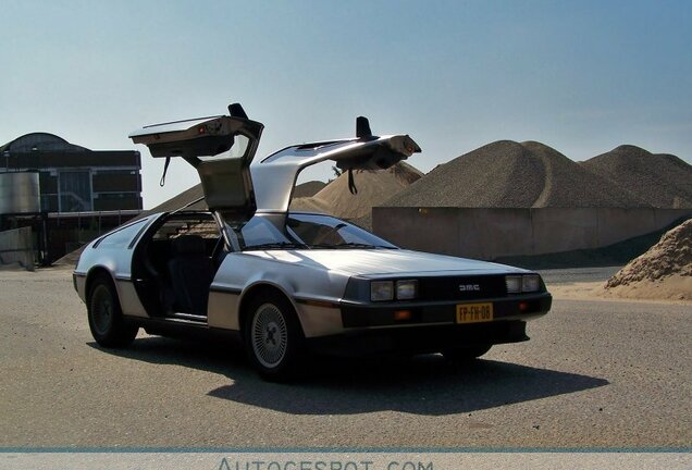 DeLorean DMC-12