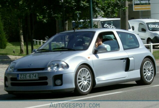 Renault Clio V6