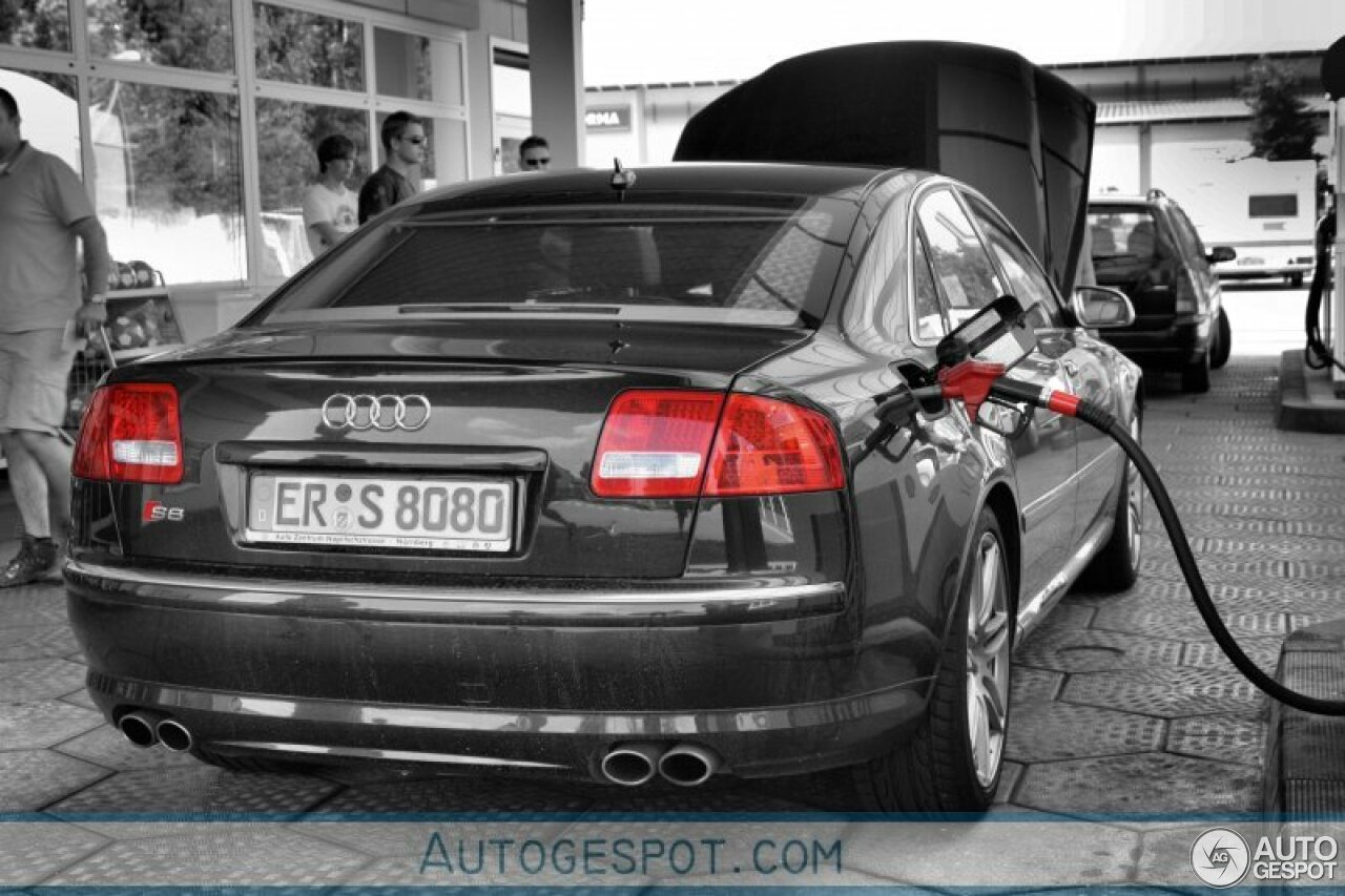 Audi S8 D3