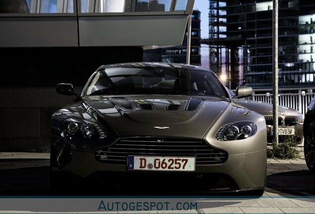 Aston Martin V12 Vantage