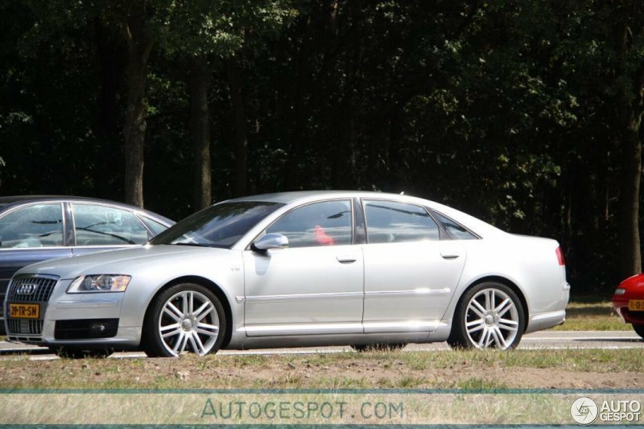 Audi S8 D3