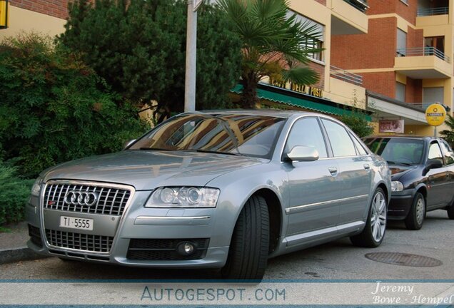 Audi S8 D3