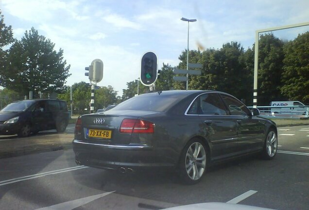 Audi S8 D3