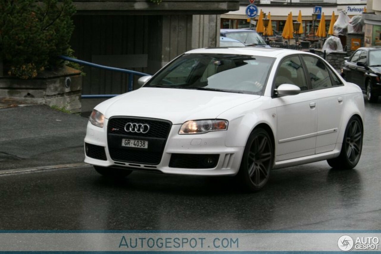 Audi RS4 Sedan