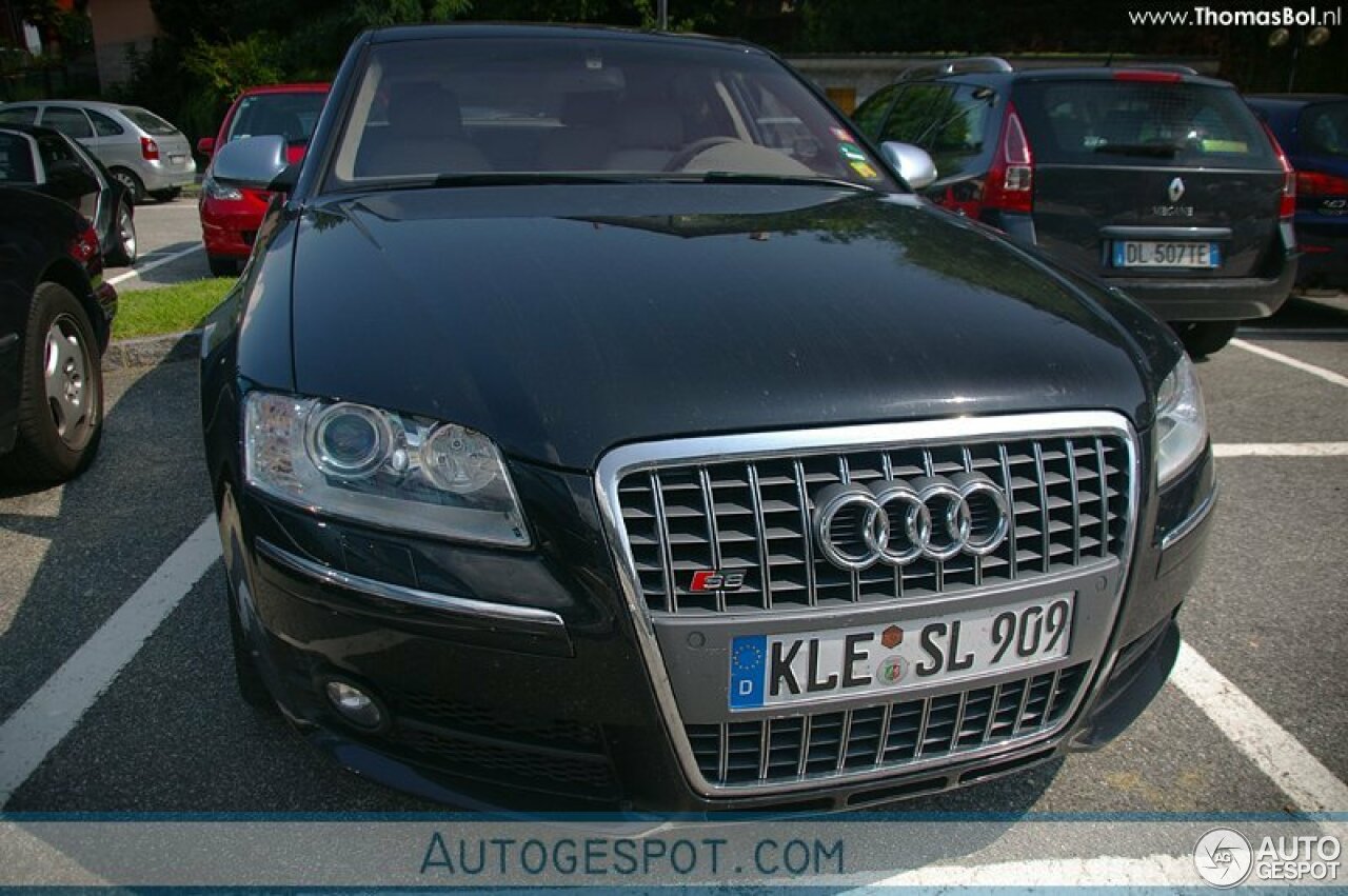 Audi S8 D3