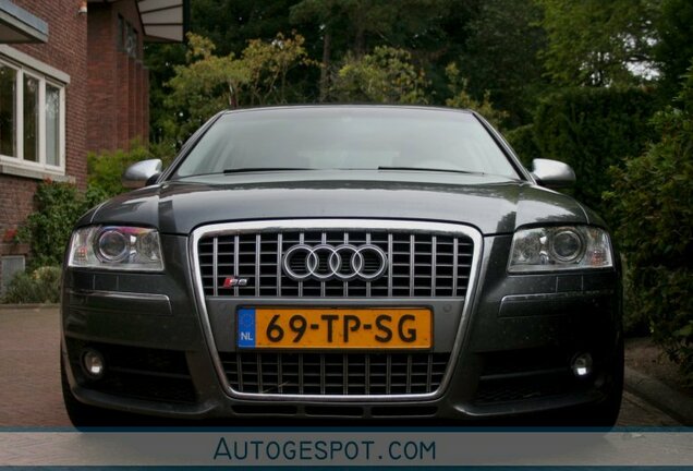 Audi S8 D3