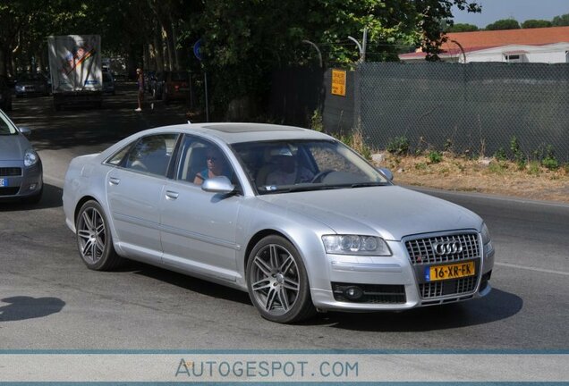 Audi S8 D3