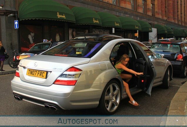 Mercedes-Benz S 65 AMG V221