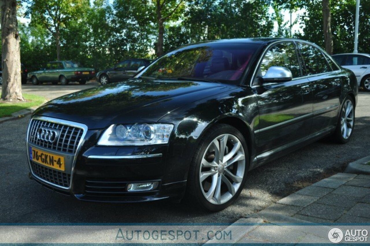 Audi S8 D3