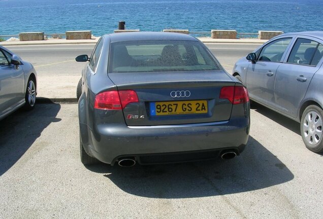 Audi RS4 Sedan