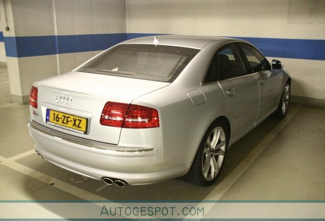 Audi S8 D3