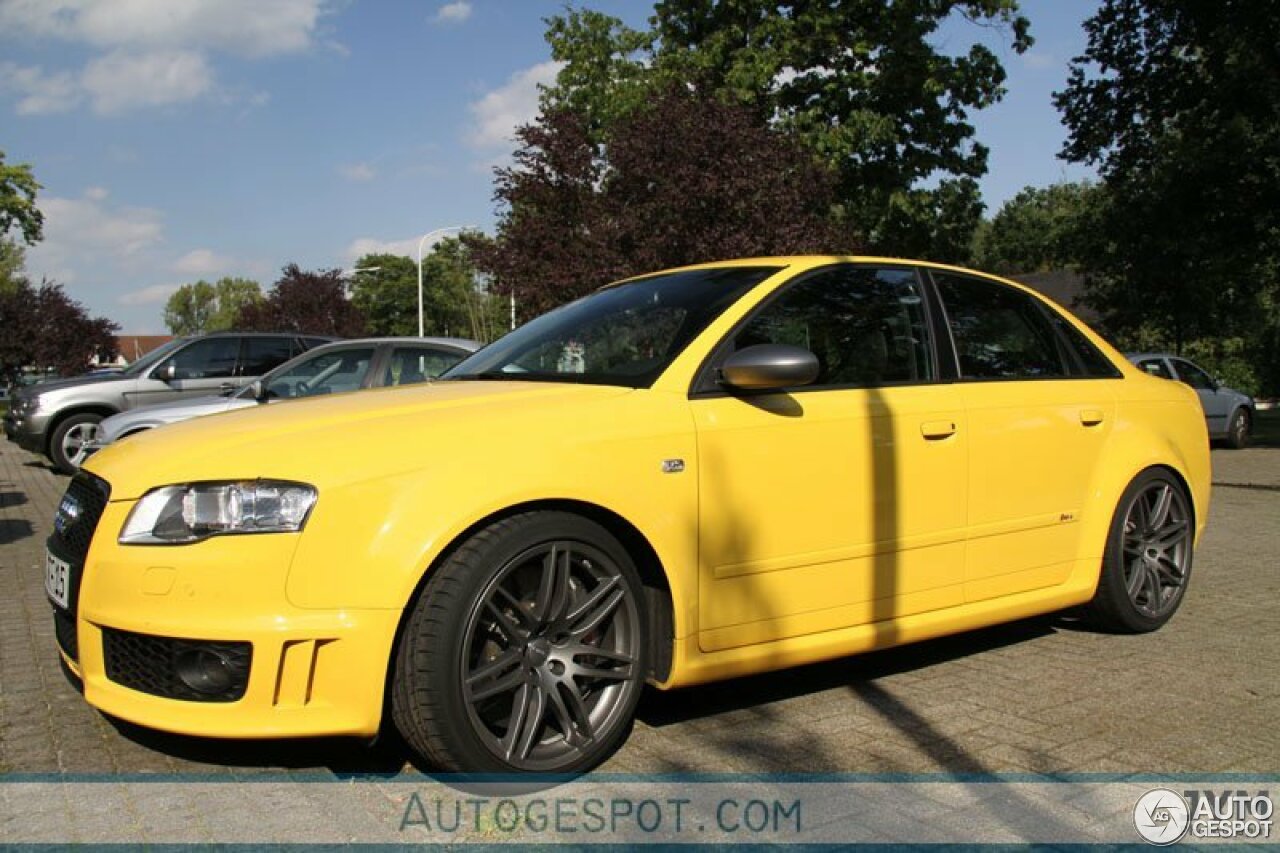 Audi RS4 Sedan